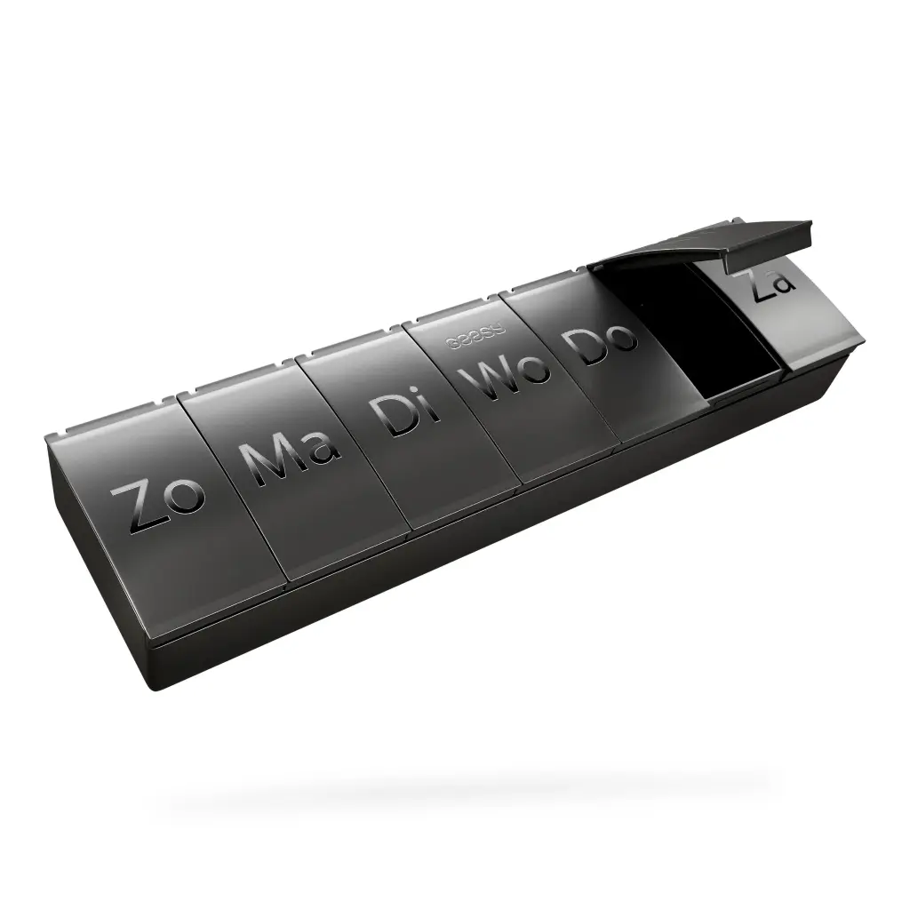 GEASY-compacte-pillendoos-geasy-zwart-weekbox-met-open-vak-en-ingegraveerde-dagmarkering.webp
