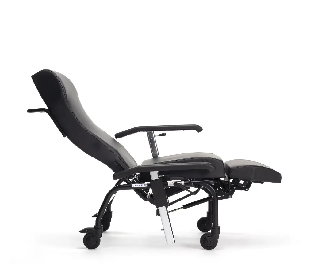 Normandie 2F C75 Black with wheels - Side view tilted - Armrest down.webp