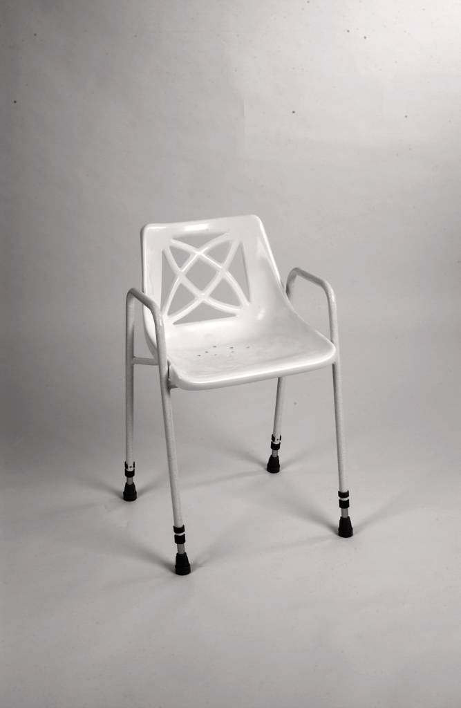 Chaise de douche avec accoudoirs et dossier