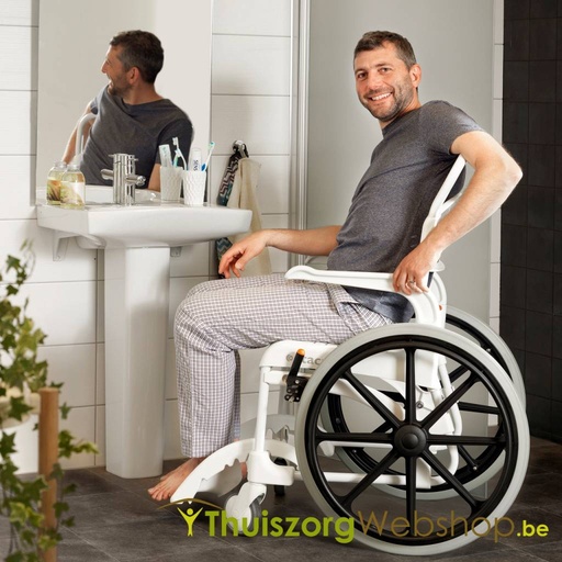 Fauteuil roulant de douche de luxe Etac Clean avec grandes roues