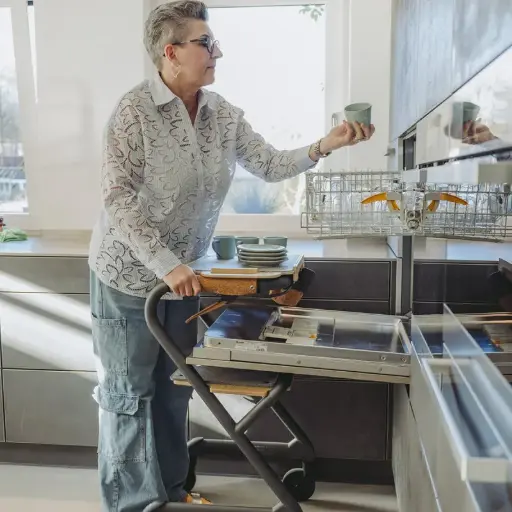 SALJOL Page – Multifunctionele Binnenrollator met Dienblad en Zitting